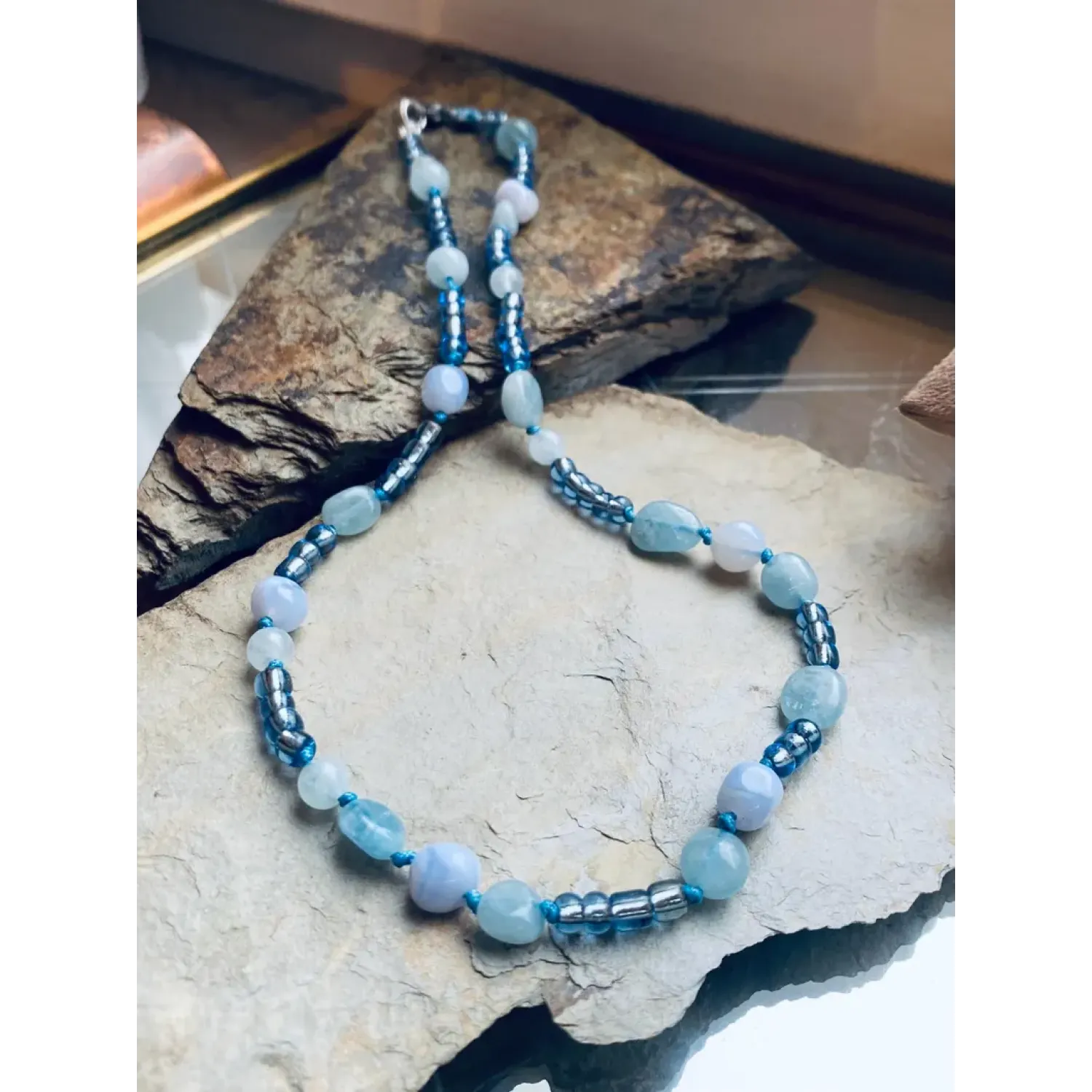 Aquamarin und Chalcedon Halskette
