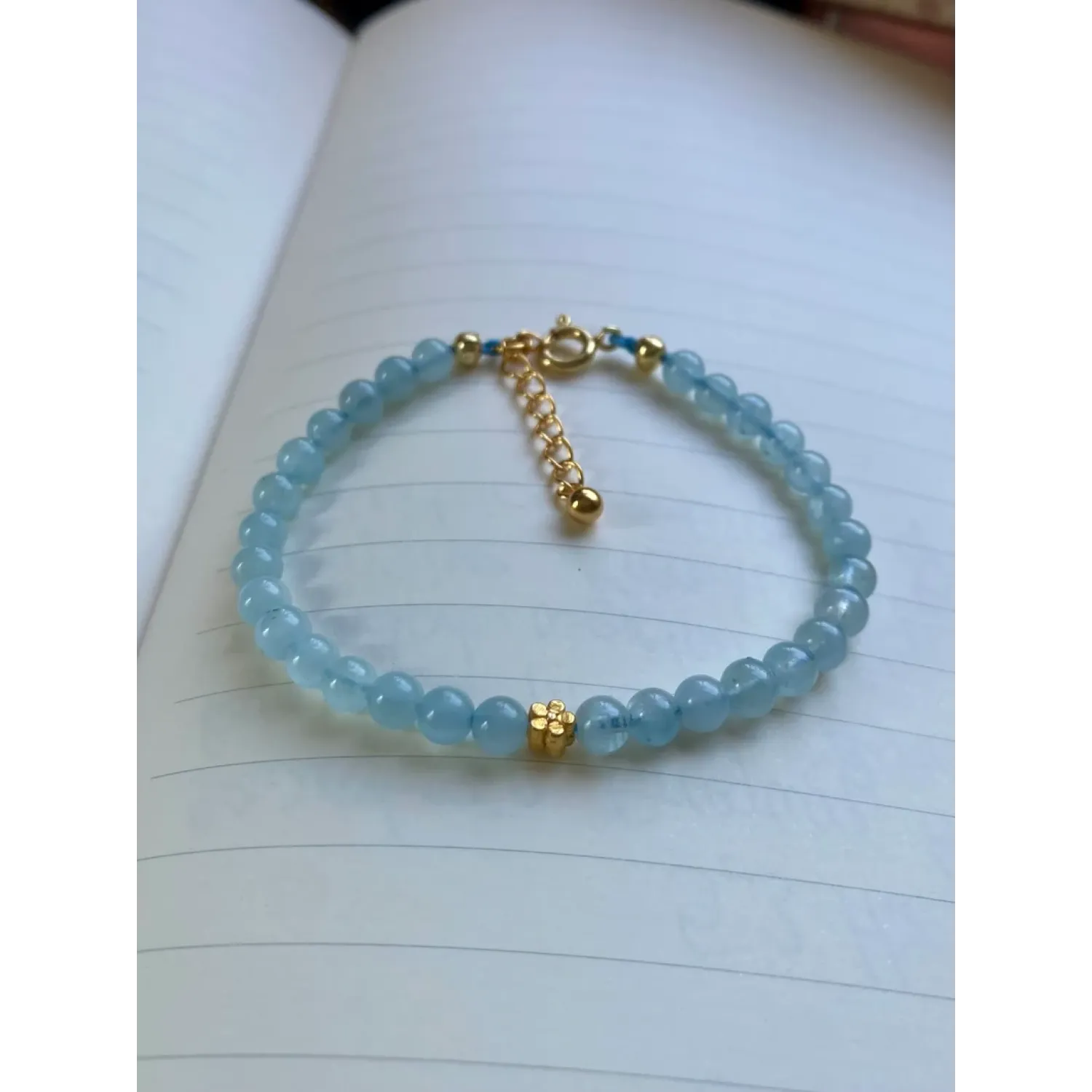 Armband aus Aquamarin Perlen