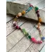 Kette mit Blüten und Herzen