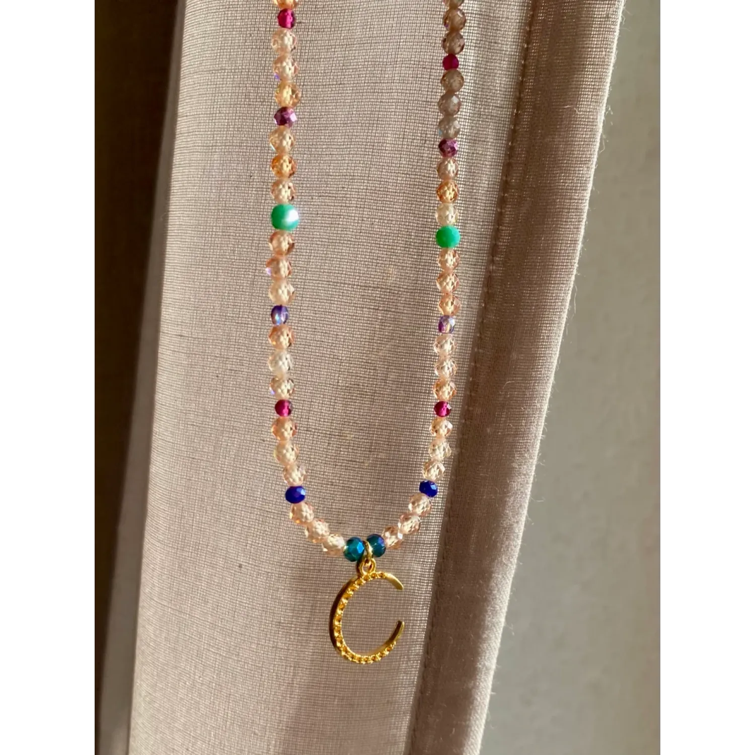 Halskette mit Zirkonia Perlen und Mond Anhänger