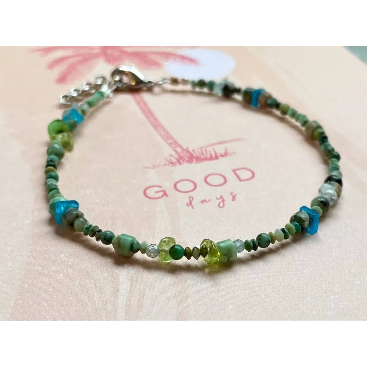 Sehr filigranes Armband aus winzigen Edelstein Perlen