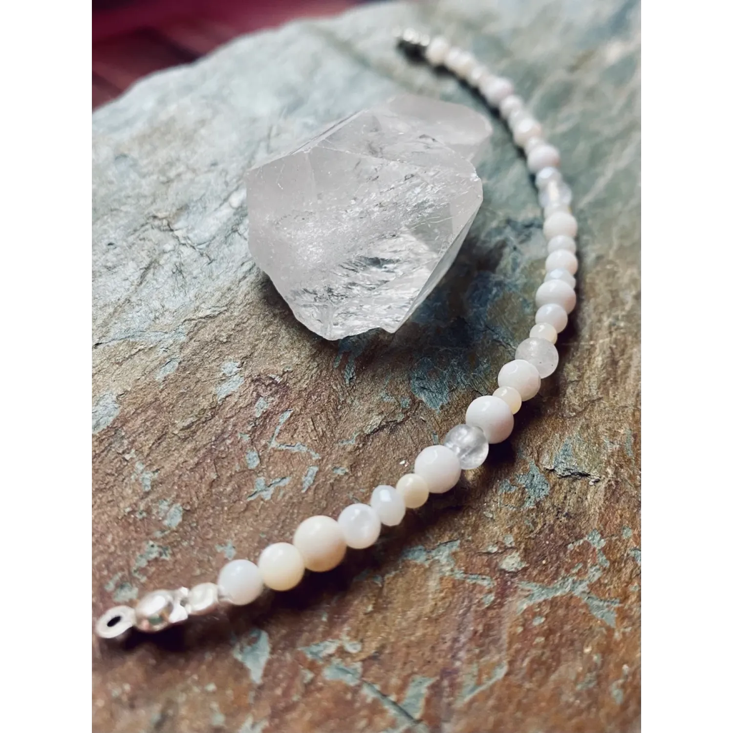 Kinder Perlen Armband in Weiß aus Naturstein Perlen