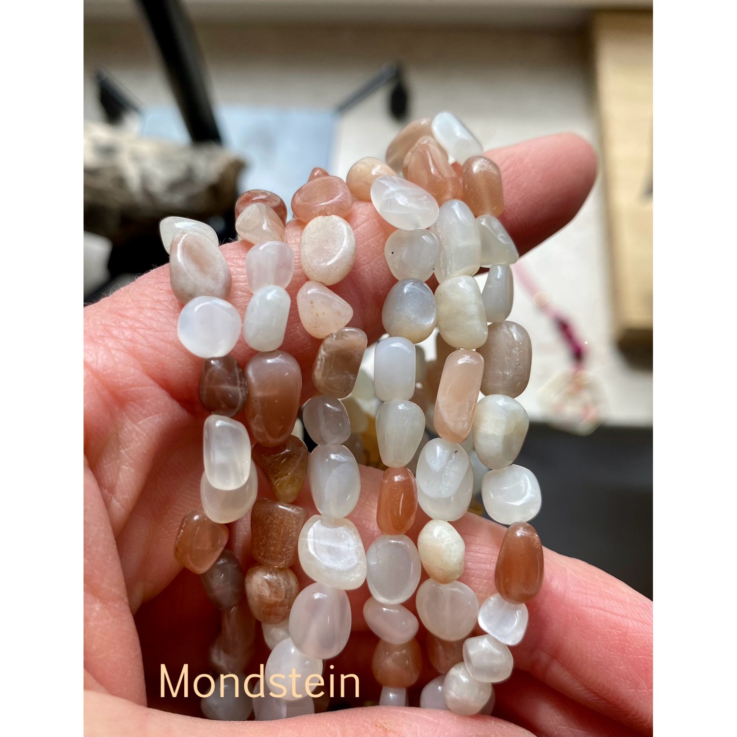 Armband mit Mondsteinnuggets