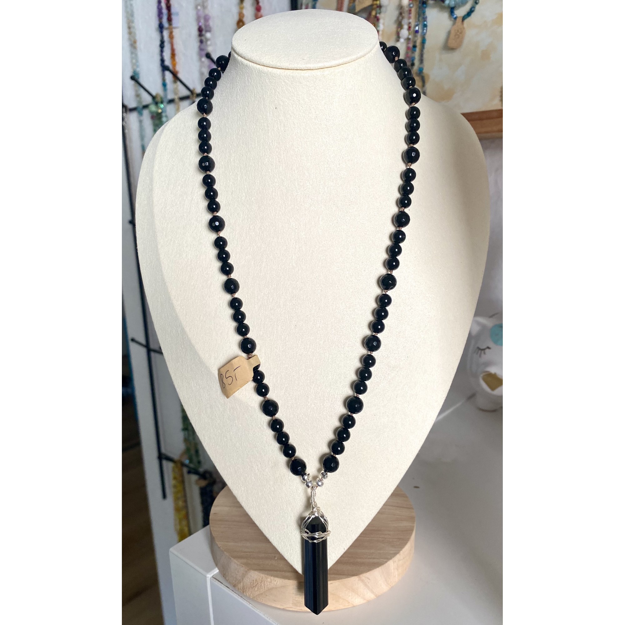 Perlenkette aus Turmalin und Onyx mit Turmalin Kristall Spitze