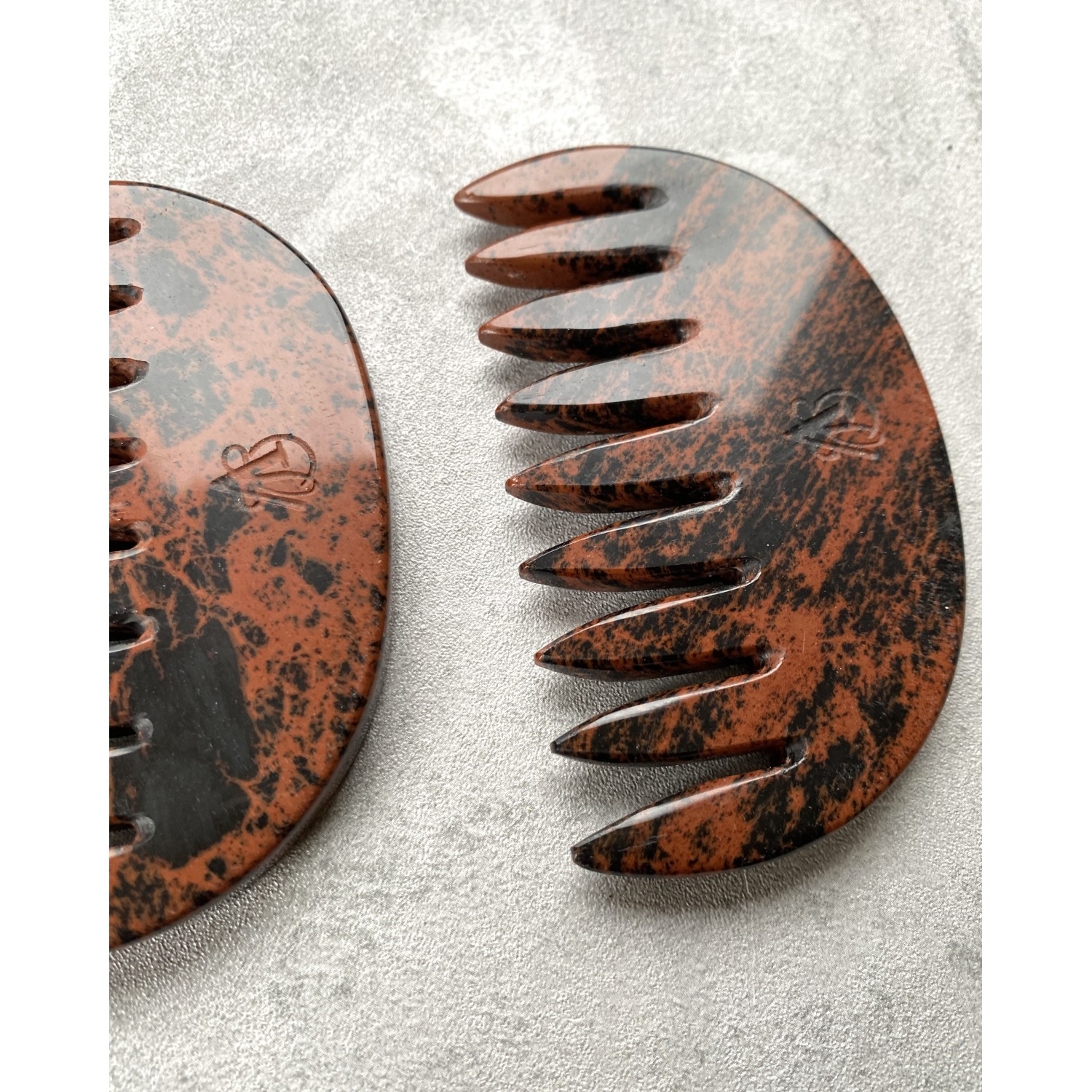 Edelstein Kamm aus Mahagoni Obsidian