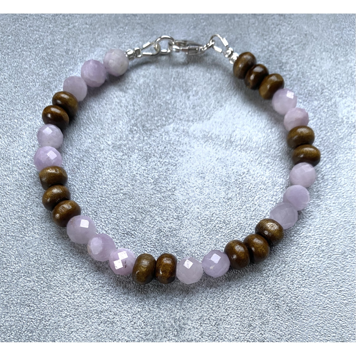 Kunzit Armband mit Holzrondellen