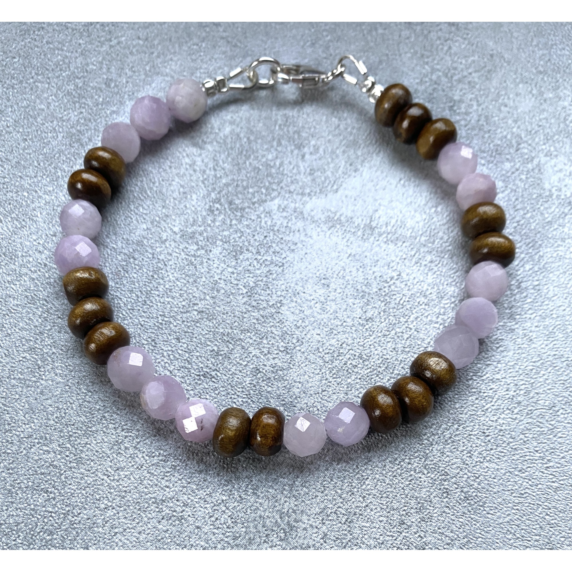 Kunzit Armband mit Holzrondellen
