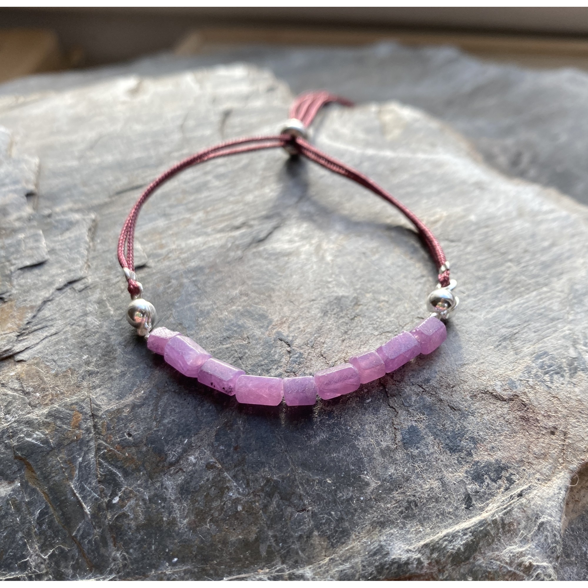 Rubin Hexagon Perlen Armband